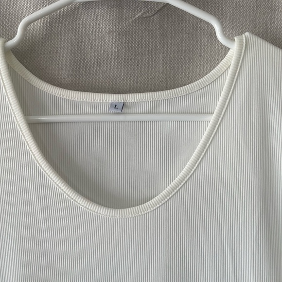 Elegant White Women's Top - Picture 4 of 5